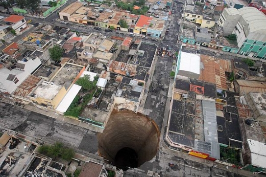 Guatemala City při pohledu z letadla.